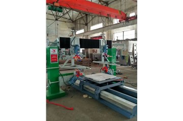 四頭坩堝切倒角機裝配完畢